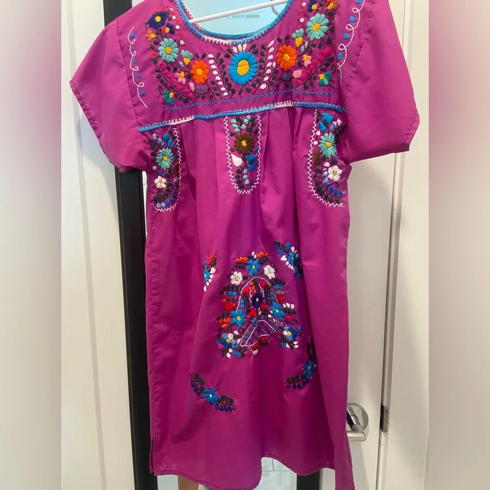 Embroidered Purple dress
Size small - Picture 1 of 4